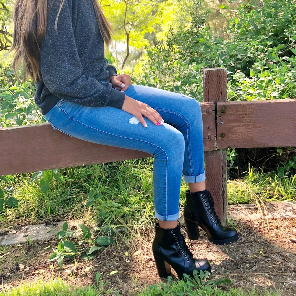 Women Chunky Lace Up booties - Picture 6 of 8